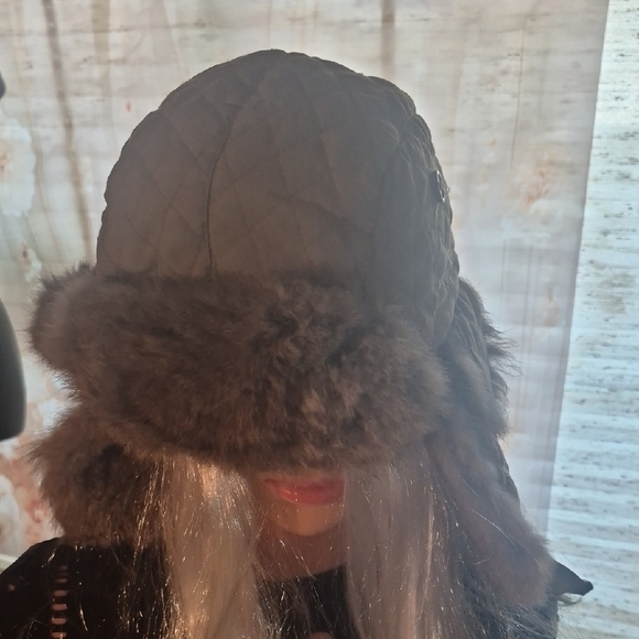 Women's Rabbit Fur Trapper Hat - Picture 7 of 7